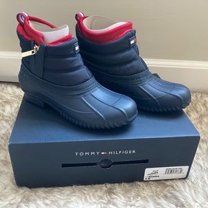 New Tommy Hilfiger boots size 5